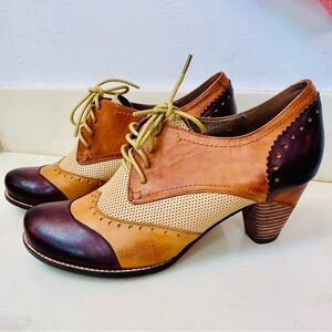 L’Artiste Spring Step Classic Two-Tone Leather Brogues